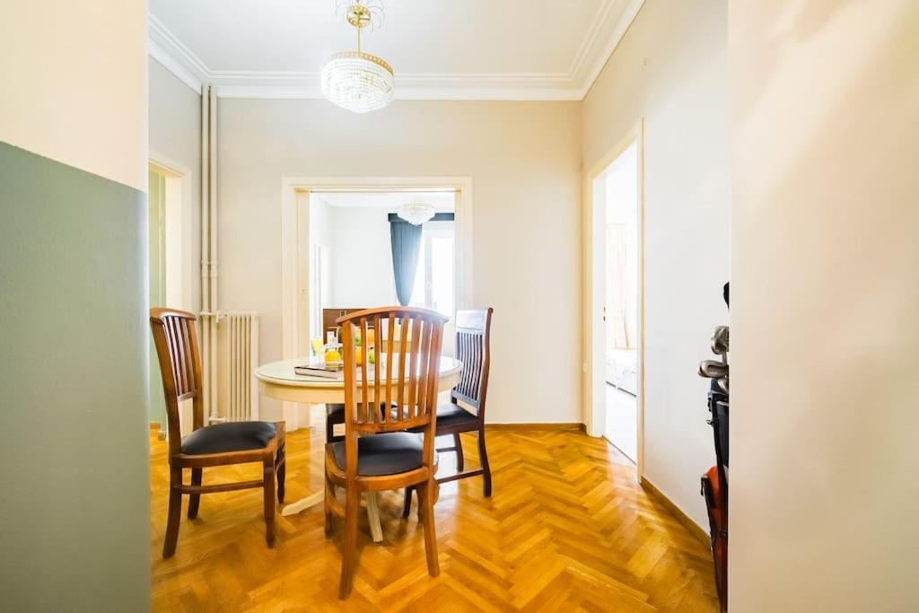 Emporikon Apartment Steps From Historic Center Athen Eksteriør bilde