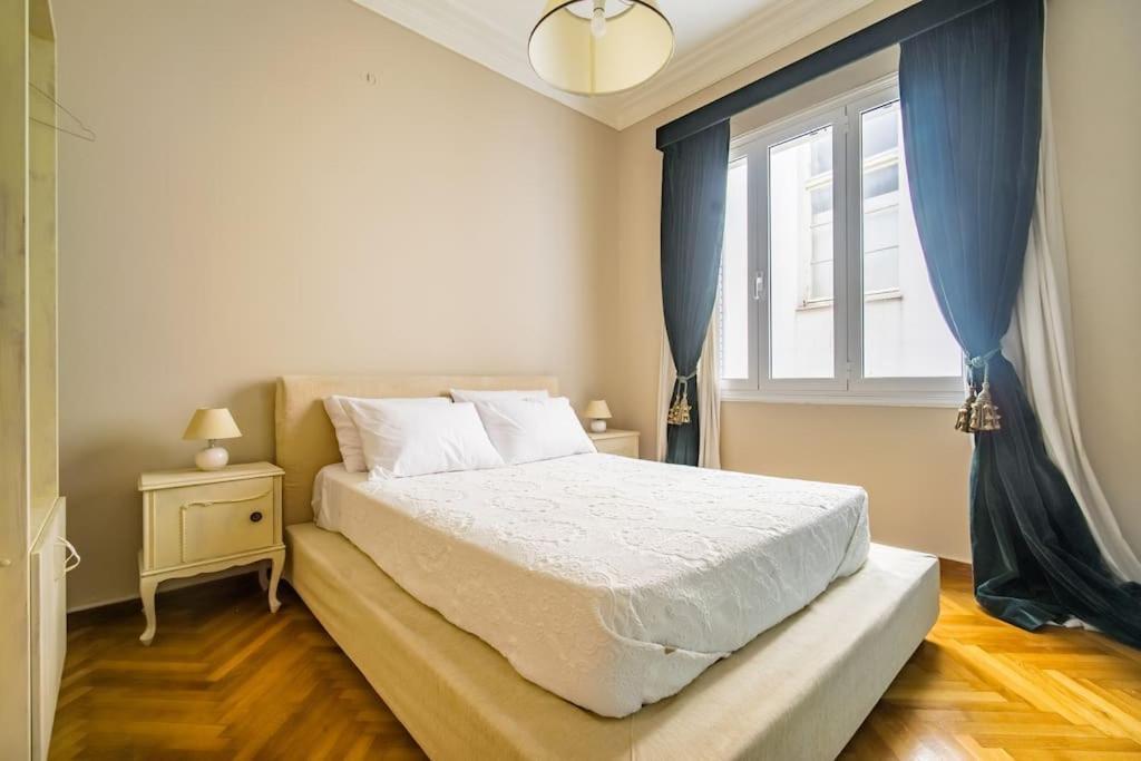 Emporikon Apartment Steps From Historic Center Athen Eksteriør bilde